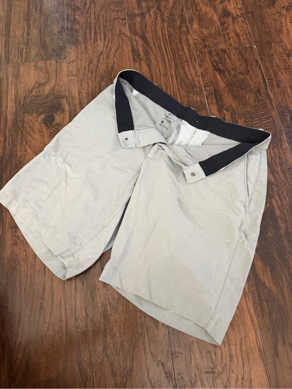 Men's Light Gray Golf Shorts with Contrast Waistband